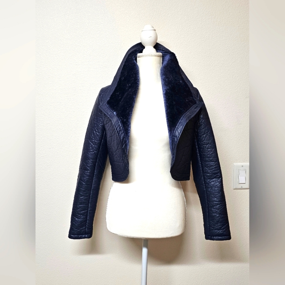 Mirrou Women's Jacket, Size 10 (M)
